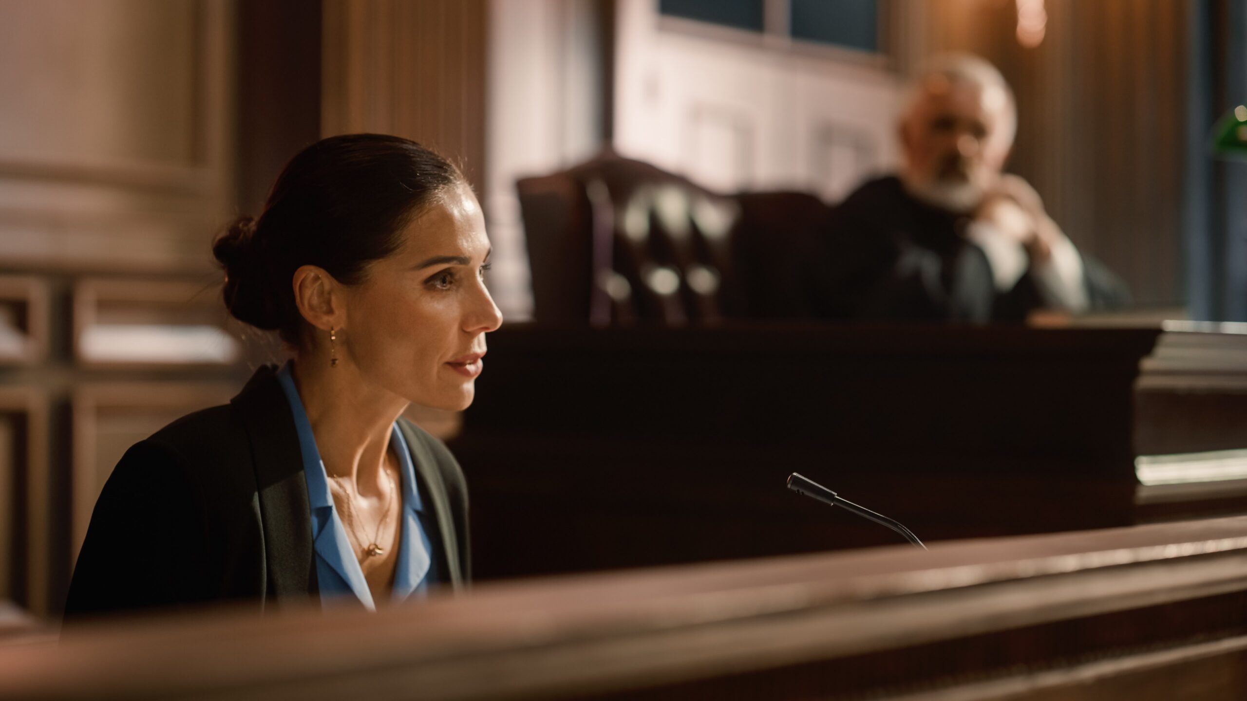 Expert witness testifying in court during a Texas will contest